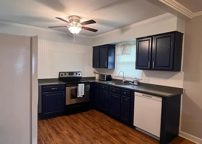 Cozy Near Dt With Deck And Yard Winston-Salem