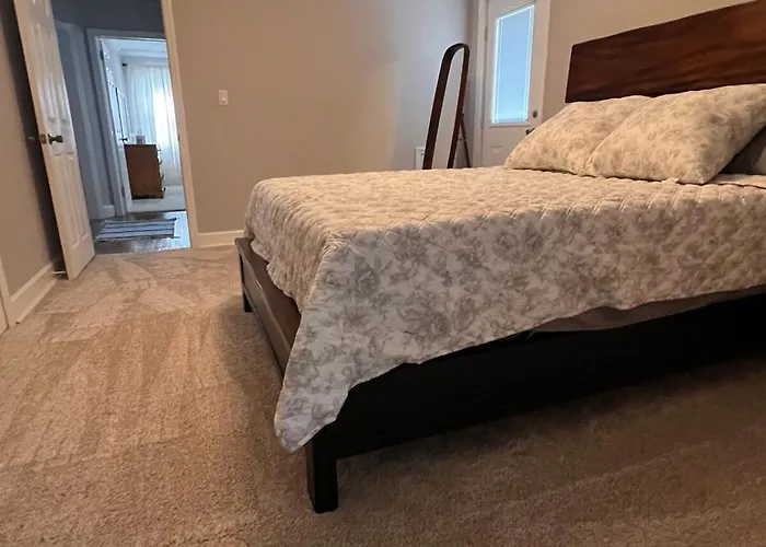 Cozy Near Dt With Deck And Yard Сasa de vacaciones Winston-Salem